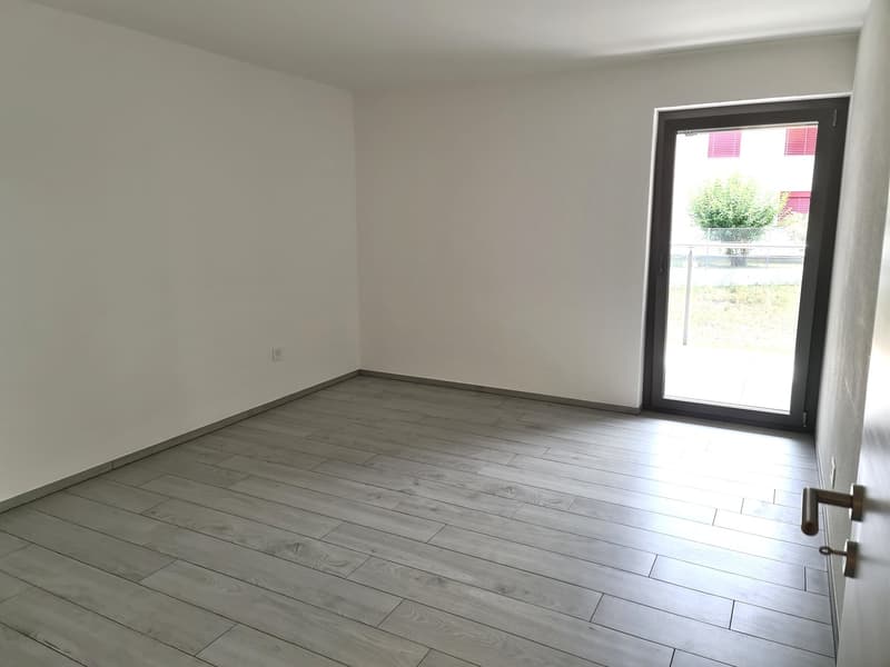 A louer magnifique appart. de 2,5 pièces dans immeuble comme neuf avec place de parc dans le garage (7)