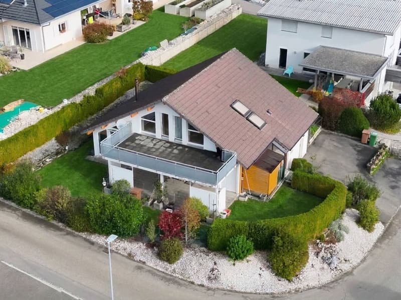 Jolie villa idéalement bien située et au calme avec un bon dégagement (2)