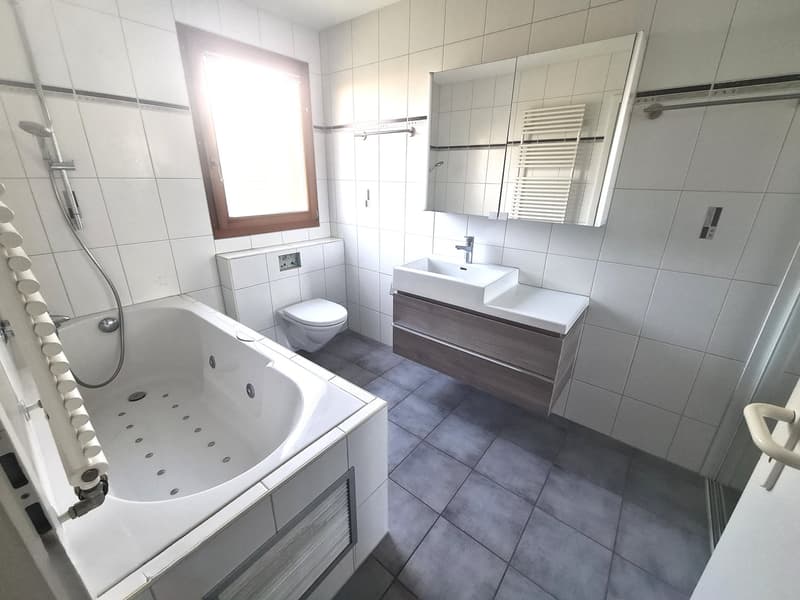 Jolie villa idéalement bien située et au calme avec un bon dégagement (35)