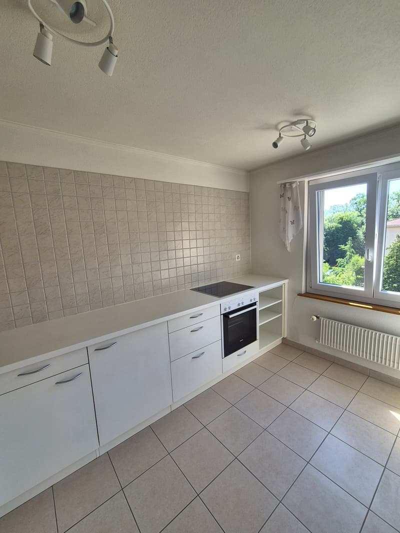 Charmant 2,5 pièces lumineux avec balcon – dernier étage au bord de l’Areuse (6)