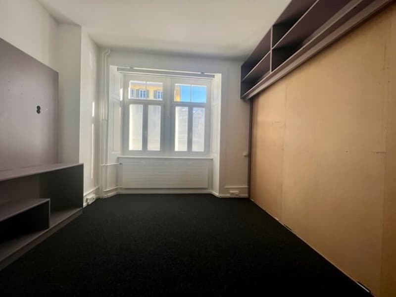 A vendre ! Très bel Immeuble mixte, avec 14 garages et 18 places de parc (7)