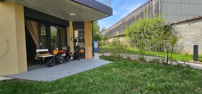 Joli appartement de 2,5 pièces avec terrasses et jardin à Couvet (1)