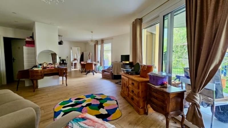 Joli appartement de 2,5 pièces avec terrasses et jardin à Couvet (8)