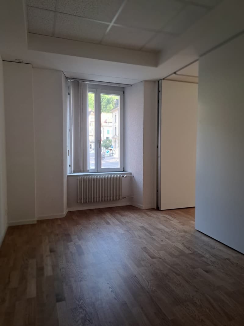 Bel appartement de 4 pièces au rez-de-chaussée surélevé au Locle (9)