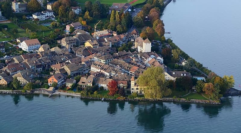 En exclusivité - A vendre - Immeuble mixte dans le Bourg de St-Prex (2)