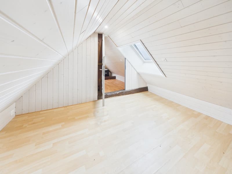 Charmant appartement en attique de 3,5 pièces à Colombier NE (9)