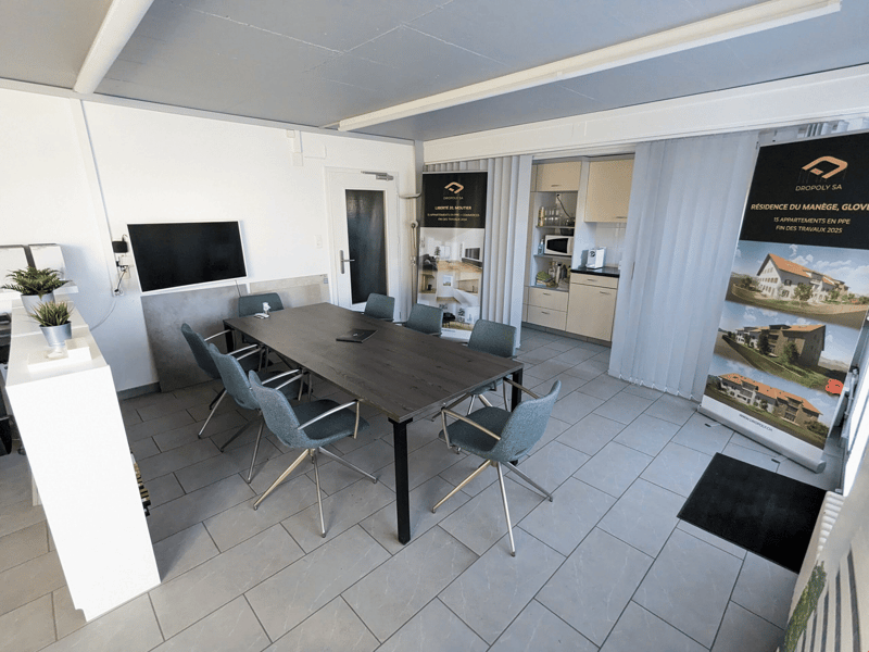 Bureau lumineux avec salle de conférence et cuisine (7)