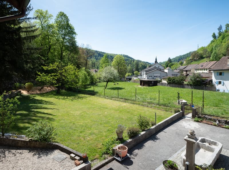 Maison à deux appartements avec garage, abri-réduit et terrasse (4)