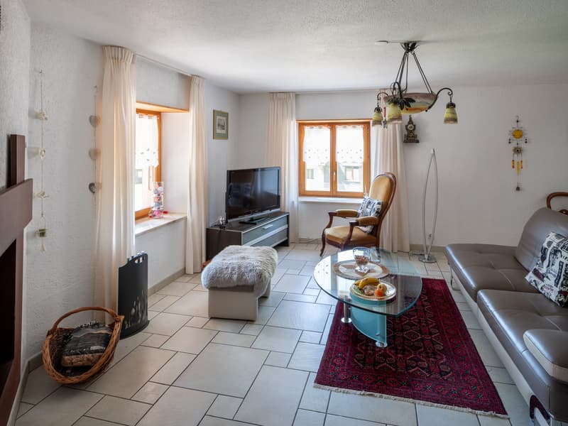 Maison à deux appartements avec garage, abri-réduit et terrasse (13)