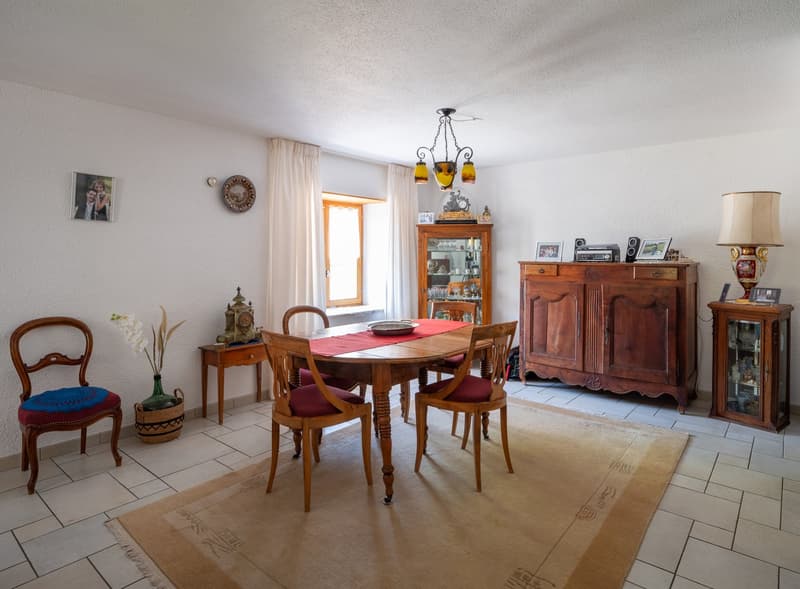 Maison à deux appartements avec garage, abri-réduit et terrasse (14)