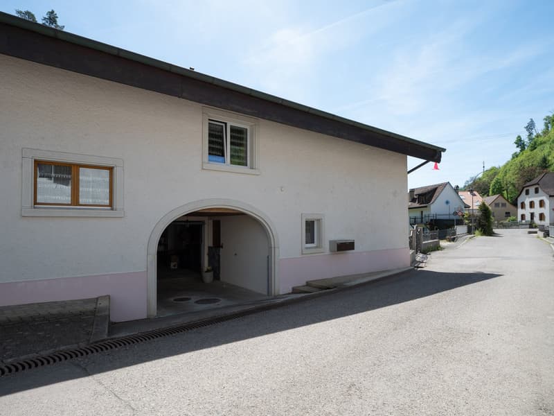 Maison à deux appartements avec garage, abri-réduit et terrasse (7)