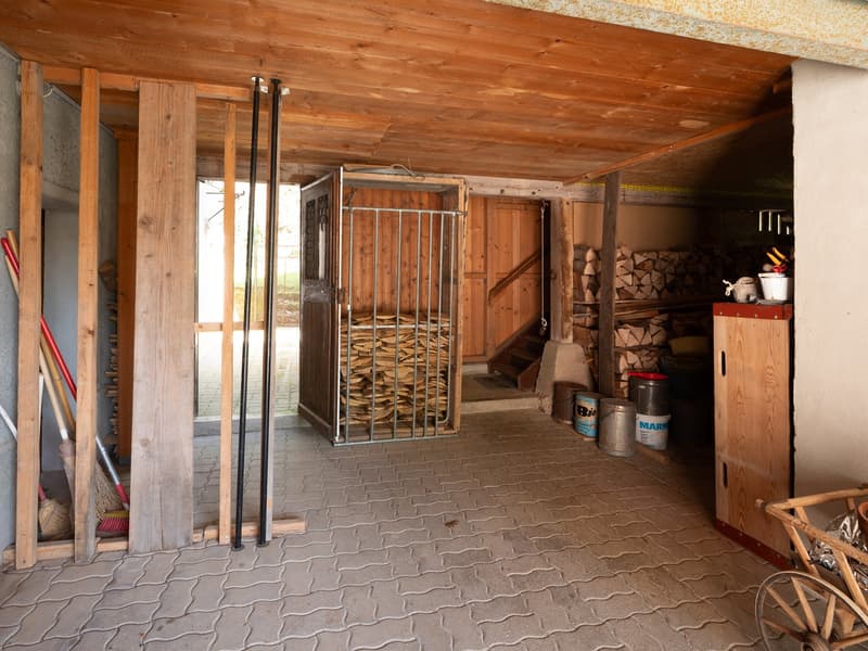 Maison à deux appartements avec garage, abri-réduit et terrasse (9)