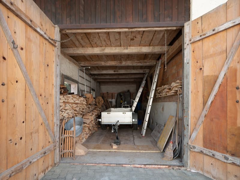 Maison à deux appartements avec garage, abri-réduit et terrasse (8)