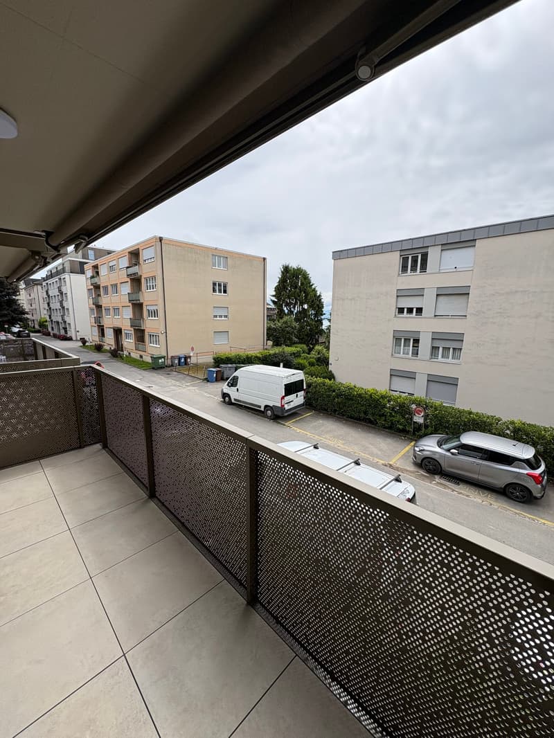 Studio lumineux et moderne (4)