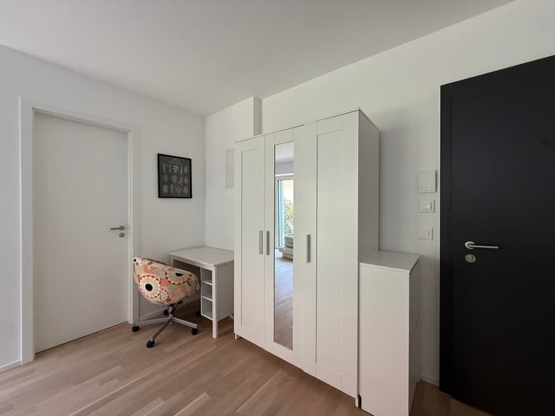 Studio meublé avec terrasse et place de parc (5)