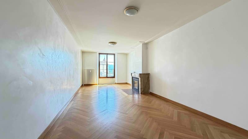 Historic Duplex in the Heart of Rolle — Château and Lake Views, Private Garden (2)