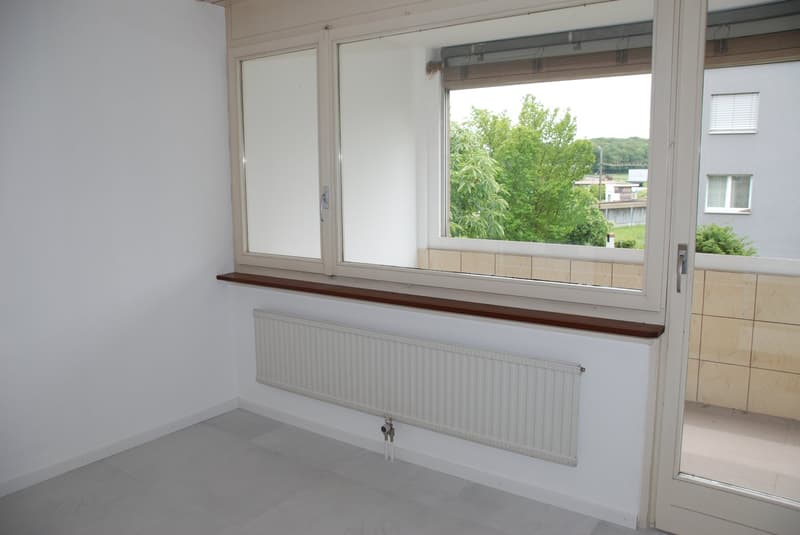 Appartement rénové de 3,5 pièces avec balcon à Cornaux (3)