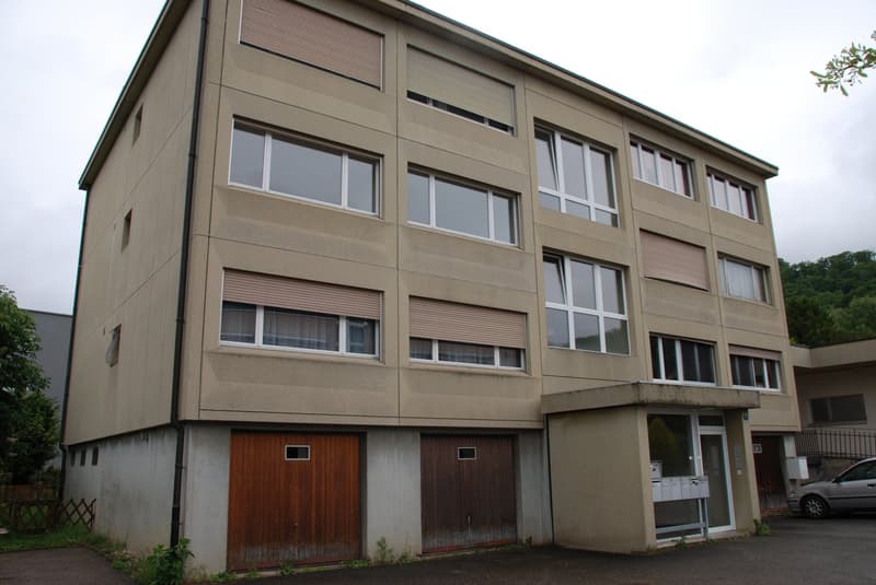 Appartement rénové de 3,5 pièces avec balcon à Cornaux (1)