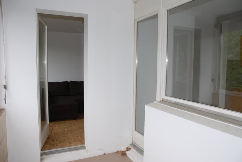 Appartement rénové de 3,5 pièces avec balcon à Cornaux (6)