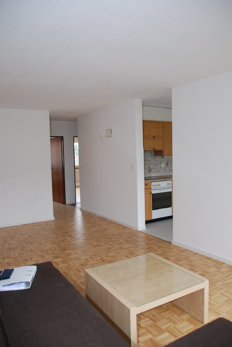 Appartement rénové de 3,5 pièces avec balcon à Cornaux (5)