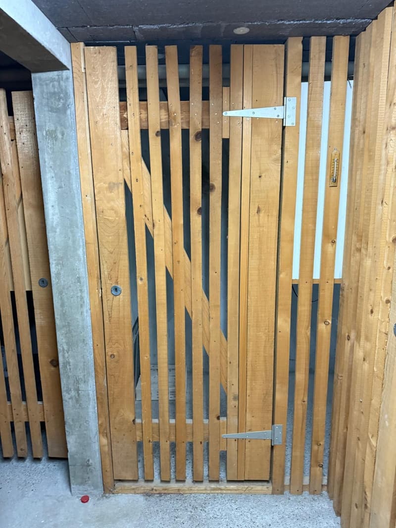Appartement rénové de 3,5 pièces avec balcon à Cornaux (17)