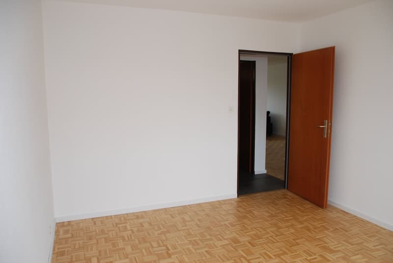 Appartement rénové de 3,5 pièces avec balcon à Cornaux (10)