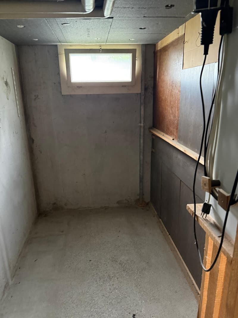 Appartement rénové de 3,5 pièces avec balcon à Cornaux (18)