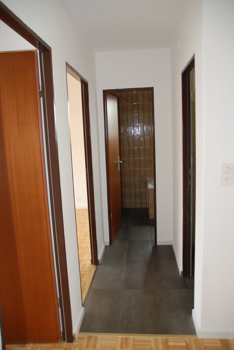 Appartement rénové de 3,5 pièces avec balcon à Cornaux (11)