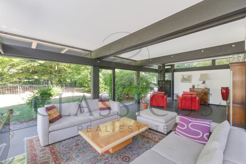 Villa lumineuse et moderne avec jardin arboré, à lisière du Golf de Genève (3)