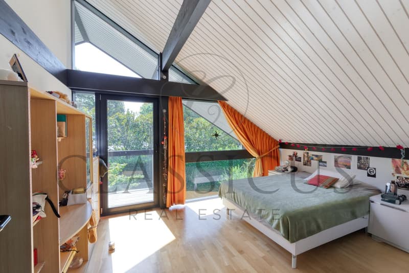 Villa lumineuse et moderne avec jardin arboré, à lisière du Golf de Genève (6)