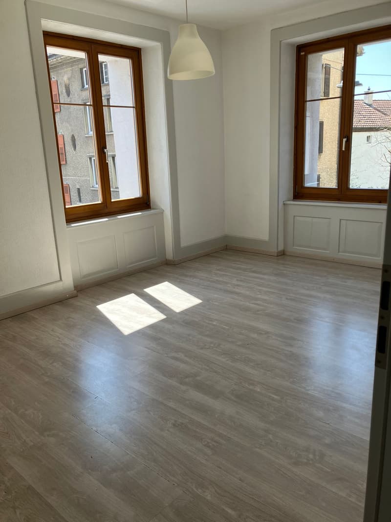 Élégant Appartement de 3.5 pièces à louer au coeur de Delémont (1)