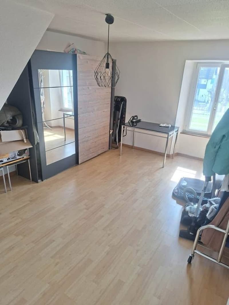 empty room, wooden floor, mirror, desk, window, lamp