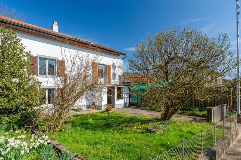 Maison de village mitoyenne de 4.5 pièces à Lugnez (13)