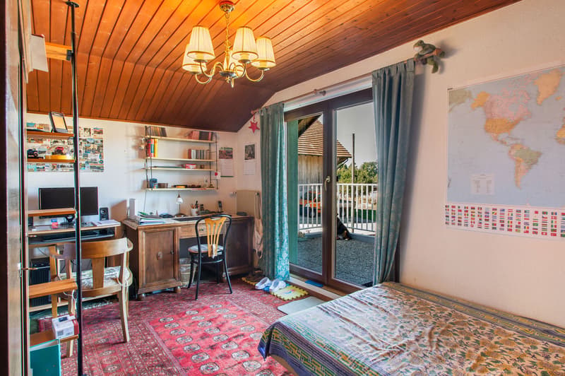 Spacieuse maison individuelle de 10 pièces à Lugnez (10)
