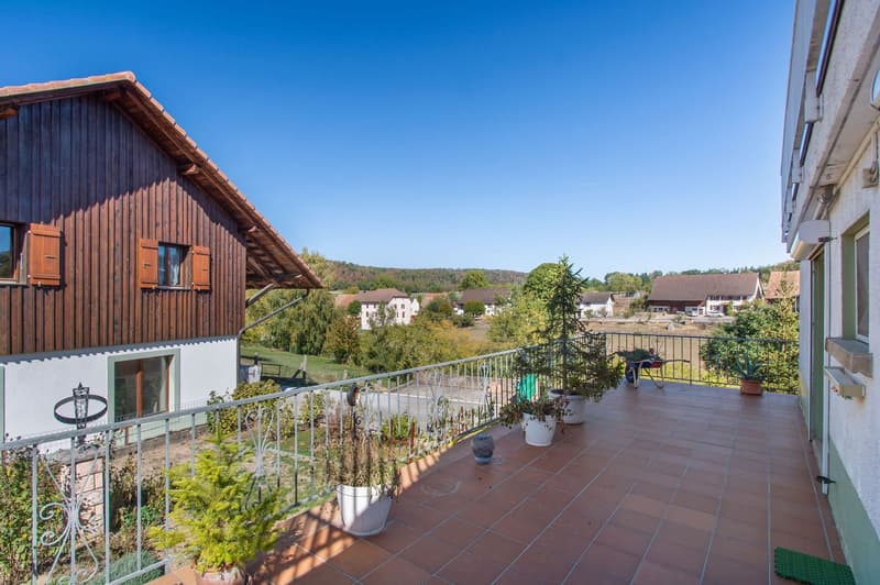 Spacieuse maison individuelle de 10 pièces à Lugnez (12)