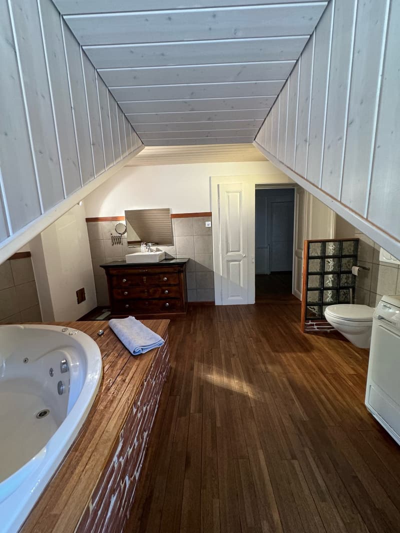 Bathroom with bathtub, sink, and toilet.