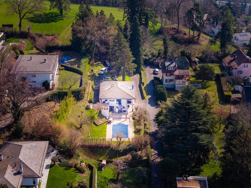 Superbe villa 8.5 pièces avec piscine