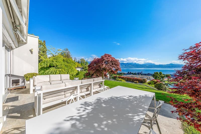 Appartement contemporain de 5,5 pièces avec vue imprenable sur le lac et piscine privative (2)