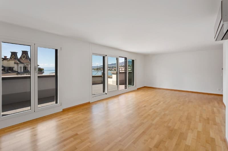 Superbe attique en vente sur l'artère principale de Montreux avec vue directe sur Freddie Mercury! (2)