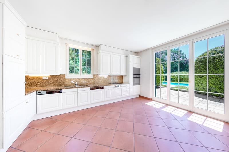 Magnifique propriété familiale avec piscine et vaste parcelle (10)
