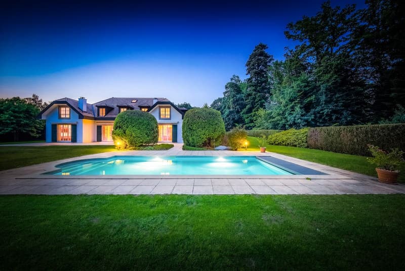Magnifique propriété familiale avec piscine et vaste parcelle (1)
