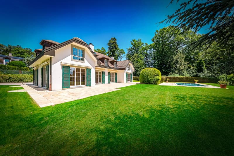 Magnifique propriété familiale avec piscine et vaste parcelle (5)