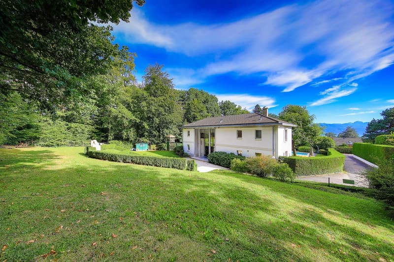 Propriété de prestige entourée de verdure à Lausanne (5)