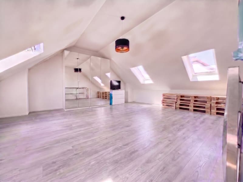 Rare ! Triplex en attique rénové de 6 pces, proche centre (12)