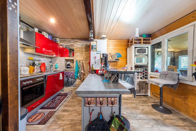 Joli Chalet à potentiel! (7)