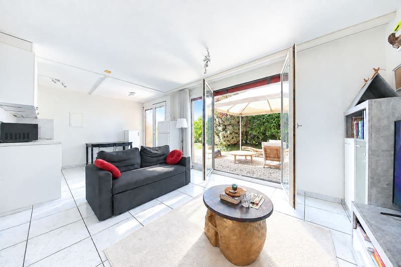Appartement lumineux avec entrée privative et vaste terrasse (3)