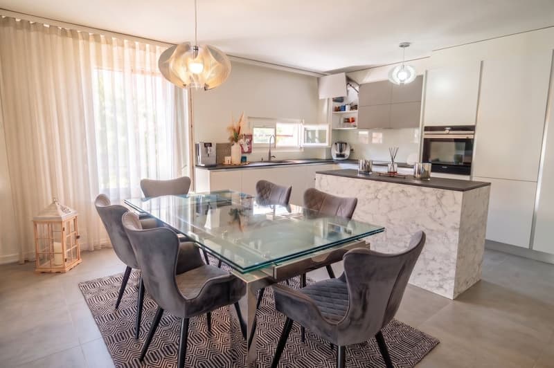 Rare ! Triplex en attique rénové de 6 pces, proche centre (3)