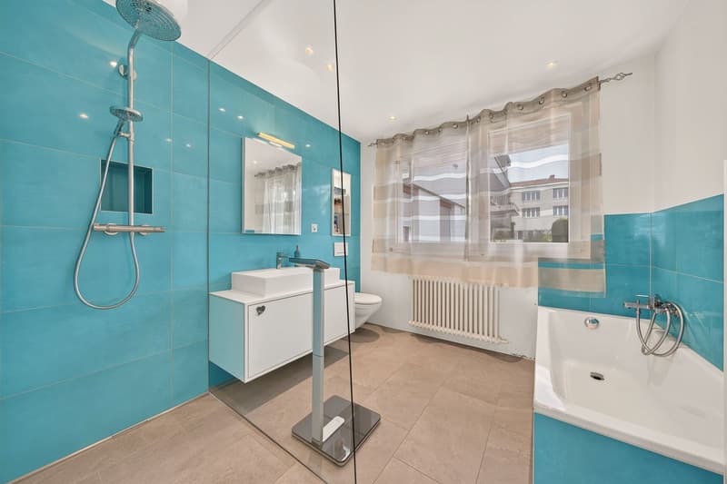 Rare duplex de 4.5 pièces: esprit villa, jardin et vue lac (11)