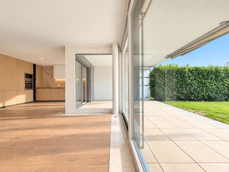 UNE ADRESSE PRIVILÉGIÉE À DEUX PAS DU LAC - ÉLÉGANT APPARTEMENT EN REZ-DE-JARDIN (8)