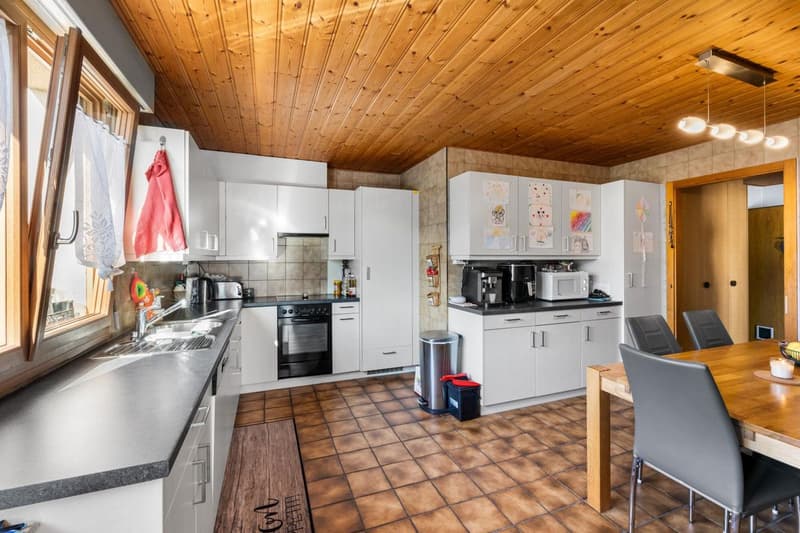 Propriété exceptionnelle en zone artisanale comprenant trois logements et un atelier (12)
